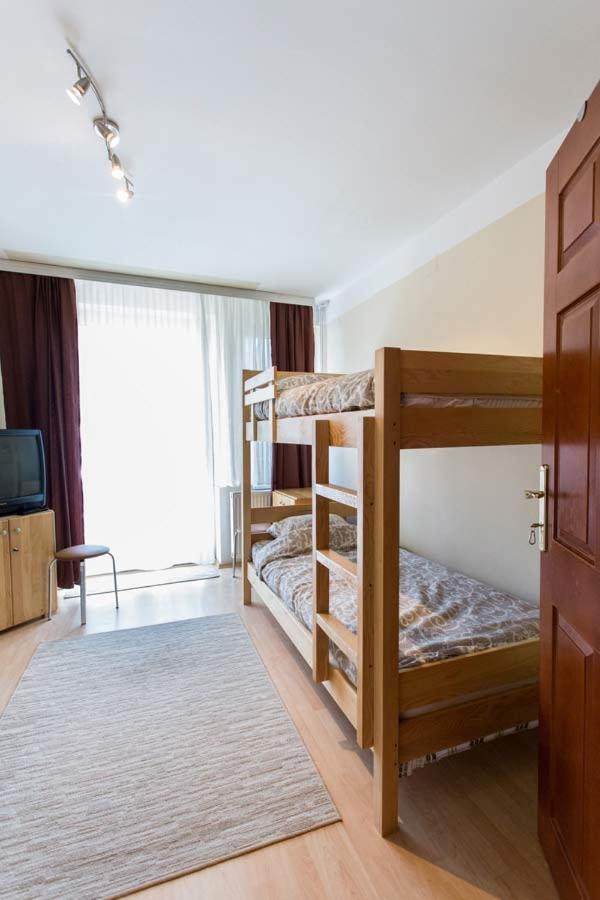 Hostel Day 'N' Night Ni 외부 사진