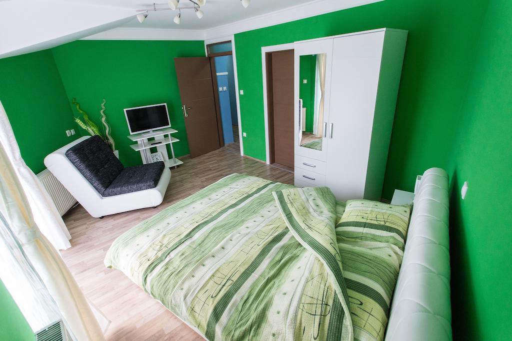 Hostel Day 'N' Night Ni 외부 사진