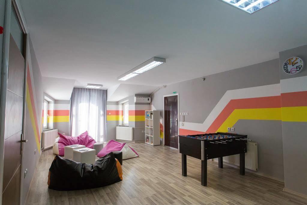 Hostel Day 'N' Night Ni 외부 사진