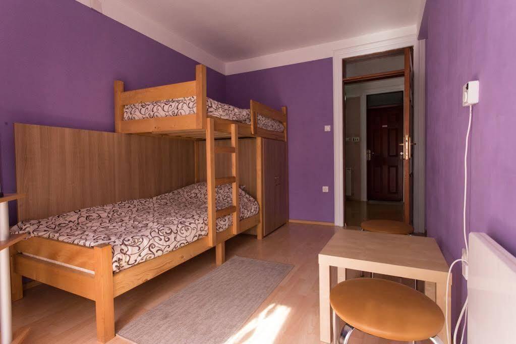 Hostel Day 'N' Night Ni 외부 사진